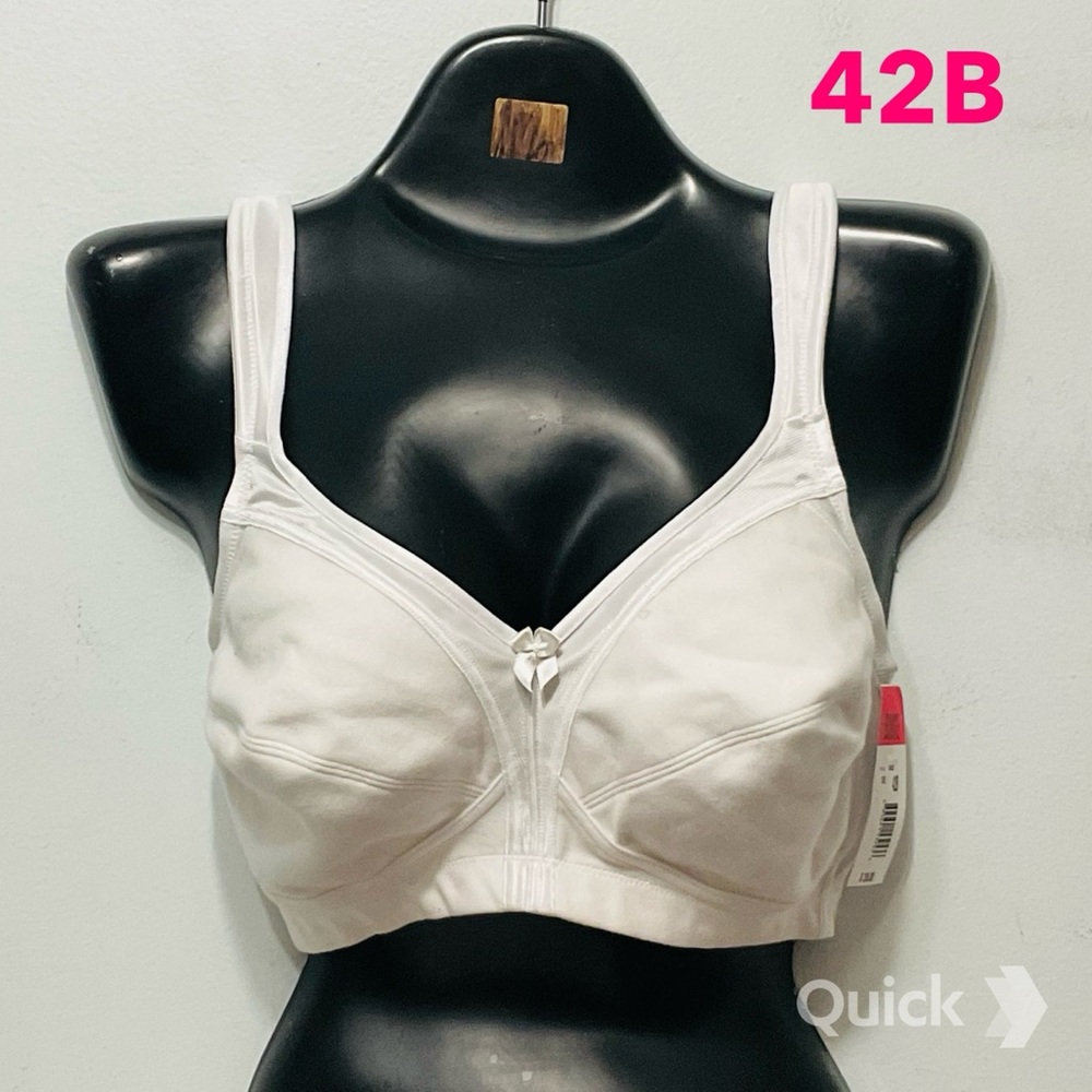 42B - NWT Wireless Full-Coverage Bra with Back Closure